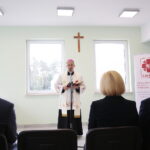 Wiśniówka. 03.10.2019. Uroczyste otwarcie Dziennego Centrum Opieki i Pielęgnacji. Na zdjęciu: biskup Jan Piotrowski / Wiktor Taszłow / Radio Kielce