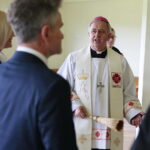 Wiśniówka. 03.10.2019. Uroczyste otwarcie Dziennego Centrum Opieki i Pielęgnacji. Na zdjęciu od lewej: Renata Janik - wicemarszałek Województwa Świętokrzyskiego, Krzysztof Słoń - senator, biskup Jan Piotrowski, / Wiktor Taszłow / Radio Kielce