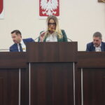 Kielce. 03.10.2019. Nadzwyczajna sesja Rady Miasta. Na zdjęciu od lewej: Kamil Suchański - przewodniczący Rady Miasta Kielce, Joanna Winiarska - wiceprzewodnicząca Rady Miasta Kielce, Jarosław Karyś - wiceprzewodniczący Rady Miasta Kielce / Wiktor Taszłow / Radio Kielce