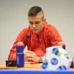 07.10.2019. Kielce. Konferencja Korony Kielce przez meczem z Realem Saragossą. Na zdjęciu od lewej: Oskar Sewerzyński / Wiktor Taszłow / Radio Kielce