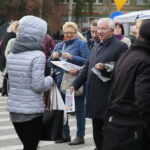08.10.2019 Kielce. Spotkanie posła Krzysztofa Lipca, kandydata PiS do Sejmu z mieszkańcami Kielc na placu targowym / Wiktor Taszłow / Radio Kielce