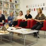 09.210.2019. Konferencja przed wystawą "DZIEWCZYNY NA WARSZTAT". Od lewej: Rafał Nowak - dyrektor Wzgórza Zamkowego, Łucja Cieślar, Paulina Adamska - obie firma Serfenta, Aleksandra Banaś, Joanna Kurkiewicz - obie kuratorki wystawy / Wiktor Taszłow / Radio Kielce