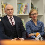 09.210.2019. Konferencja przed wystawą "DZIEWCZYNY NA WARSZTAT". Rafał Nowak - dyrektor Wzgórza Zamkowego, Łucja Cieślar - firma Serfenta / Wiktor Taszłow / Radio Kielce