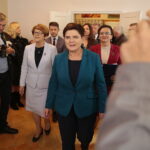 09.10.2019. Mostki. Wizyta Beaty Szydło w Mostkach. Na zdjęciu (od lewej): Maria Zuba - poseł PiS, Bartłomiej Dorywalski - wicewojewoda świętokrzyski, Beata Szydło - europoseł, była premier, Agnieszka Buras - kandydatka z listy PiS do sejmu i Agata Wojtyszek - wojewoda świętokrzyski / Wiktor Taszłow / Radio Kielce