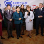 09.10.2019. Mostki. Wizyta Beaty Szydło w Mostkach. Na zdjęciu (od lewej): Agata Wojtyszek - wojewoda świętokrzyski, Rafał Bochenek - przewodniczący sejmiku małopolskiego, Bartłomiej Dorywalski - wicewojewoda świętokrzyski, Beata Szydło - europoseł, była premier, Agnieszka Buras - kandydatka z listy PiS do sejmu, Maria Zuba - poseł PiS i Jarosław Rusiecki - senator PiS / Wiktor Taszłow / Radio Kielce