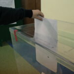 13.10.2019 Kielce. Wybory parlamentarne. Obwodowa komisja nr 28 / Wiktor Taszłow / Radio Kielce