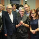 Kielce. 13.10.2019. Ogłoszenie wyników wyborów do parlamentu w świętokrzyskiej siedzibie Koalicji Obywatelskiej. Na zdjęciu (w środku): Edward Rzepka - kandydat do Senatu, Agata Wojda, Michał Braun - kandydaci do Sejmu, Teresa Dziopa, Izabela Buszewicz - kandydatki do Sejmu / Wiktor Taszłow / Radio Kielce