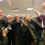 Kielce. 13.10.2019. Ogłoszenie wyników wyborów do parlamentu w świętokrzyskiej siedzibie Koalicji Obywatelskiej. Na zdjęciu od prawej: Bartłomiej Sienkiewicz - kandydat do Sejmu, Jan Maćkowiak, Michał Braun, Agata Wojda - kandydaci do Sejmu, Edward Rzepka - kandydat do Senatu / Wiktor Taszłow / Radio Kielce