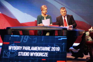 Kielce. 13.10.2019. Studio wyborcze. Na zdjęciu: Beata Oleś - TVP3 Kielce, Radosław Podsiadły - Radio Kielce / Wiktor Taszłow / Radio Kielce