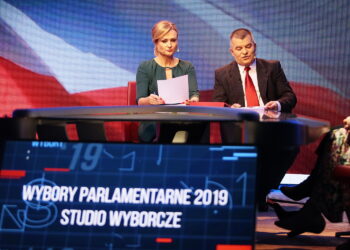 Kielce. 13.10.2019. Studio wyborcze. Na zdjęciu: Beata Oleś - TVP3 Kielce, Radosław Podsiadły - Radio Kielce / Wiktor Taszłow / Radio Kielce