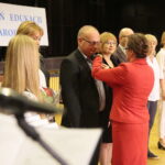 Kielce. 14.10.2019. Kieleckie obchody Dnia Edukacji Narodowej. Medal wręcza Agata Wojtyszek - wojewoda świętokrzyski / Wiktor Taszłow / Radio Kielce