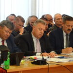 30.10.2019. Ostrowiec Św. Sesja rady powiatu. Na zdjęciu (od lewej): Zbigniew Duda, Paweł Walesic, Mirosław Rogoziński, Emilia Łupina - radni PiS / Emilia Sitarska / Radio Kielce