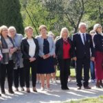 01.10.2019 Obiechów. Sadzenie dębu ku czci Stanisława Jary / Michał Faryna / Starostwo Powiatowe w Jędrzejowie