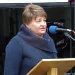 09.10.2019. Ostrowiec Świętokrzyski. Nowe samochody ratownicze-gaśnicze dla PSP w Ostrowcu Świętokrzyskim. Na zdjęciu: Marzena Dębniak - starosta ostrowiecki / Emilia Sitarska / Radio Kielce