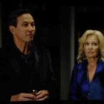 Fragment spektaklu „Hamlet” w Teatrze Telewizji. Na zdjęciu (od lewej): Piotr Cyrwus i Maria Pakulnis / screen