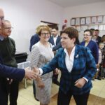 06.10.2019 Prząsław. Wizyta Beaty Szydło. Na zdjęciu (od lewej): wiceminister Piotr Wawrzyk, poseł Maria Zuba, Beata Szydło - europoseł, była premier; wojewoda Agata Wojtyszek / Jarosław Kubalski / Radio Kielce