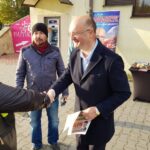 10.10.2019. Piotr Wawrzyk częstował kawą i ciastkami na ulicy Żytniej / Radio Kielce