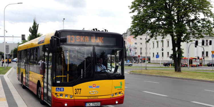 16.6.2016 Kielce. Autobus linii nr 13. / Wojciech Habdas / Radio Kielce
