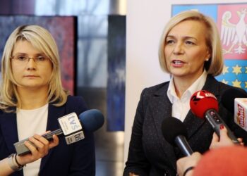 28.11.2019. Kielce. Na zdjęciu (od lewej): Katarzyna Kubicka, dyrektor departamentu wdrażania Europejskiego Funduszu Społecznego i Renata Janik - wicemarszałek województwa świętokrzyskiego / Urząd Marszałkowski Województwa Świętokrzyskiego