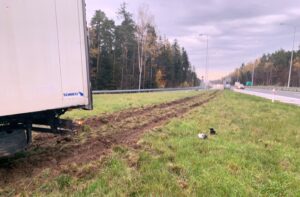 13.11.2019 Chrusty. Wypadek na drodze S7 przy zjeździe na Zagnańsk / Monika Miller / Radio Kielce