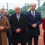 14.11.2019. Lipnik. Otwarcie pracowni komputerowej i wielofunkcyjnego boiska. Na zdjęciu (od lewej): Mariusz Gosek - członek zarządu województwa świętokrzyskiego, Andrzej Grządziel - wójt Lipnika, Wojciech Zdyb - zastępca wójta Lipnika, Danuta Polit - dyrektor Zespołu Szkolno-Przedszkolnego w Lipniku / Emilia Sitarska / Radio Kielce