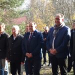 09.11.2019. Ostrowiec Świętokrzyski. Ostrowiec. Piknik senatorski. Na zdjęciu (od lewej): Dorota Stępień-Zając - działaczka PiS, Andrzej Pruś - przewodniczący sejmiku województwa świętokrzyskiego, Krzysztof Lipiec - szef świętokrzyskich struktur PiS, Marek Kwitek - poseł PiS, Janusz Knap - prezes Radia Kielce i Zbigniew Duda - szef ostrowieckich struktur PiS, dyrektor WORD w Kielcach / Emilia Sitarska / Radio Kielce