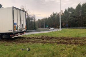 13.11.2019 Chrusty. Wypadek na drodze S7 przy zjeździe na Zagnańsk / Monika Miller / Radio Kielce