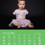 30.11.2019 Jędrzejów. Kalendarz na 2020 rok. Pieniądze z jego sprzedaży przeznaczone będą na rehabilitację Jagody Stradomskiej, która urodziła się bez rąk / mat. prasowe