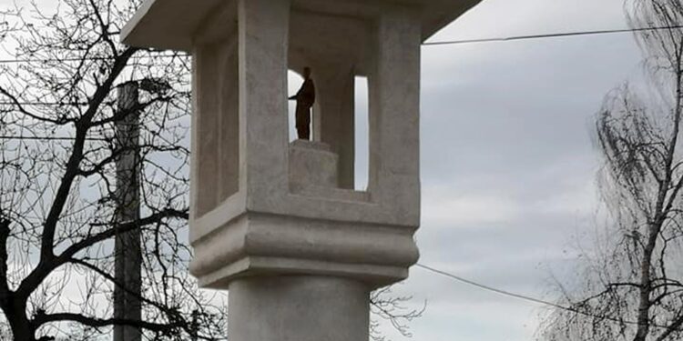 Chruszczyna Wielka koło Kazimierzy Wielkiej. Odrestaurowana XVI wieczna przydrożna kapliczka / Adam Bodzioch/Facebook