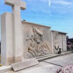 Nowy Korczyn. Remont grobowca zamordowanych partyzantów w czasie II wojny na cmentarzu parafialnym w Nowym Korczynie / UMiG Nowy Korczyn