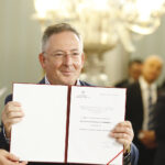 24.10.2019. Warszawa. Uroczystość wręczenia nowym posłom zaświadczeń o wyborze do Sejmu - na zdjęciu: Bartłomiej Sienkiewicz - Koalicja Obywatelska / Jarosław Kubalski / Radio Kielce