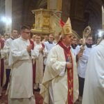 29.11.2019. Kielce. Piąta rocznica ingresu biskupa kieleckiego Jana Piotrowskiego (drugi z prawej). Msza św. w bazylice katedralnej. Pierwszy z prawej: biskup Andrzej Kaleta / Marlena Płaska / Radio Kielce