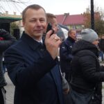 Opatów. Bieg niepodległościowy opatowskich szkół. Na zdjęciu: Grzegorz Gajewski - burmistrz Opatowa / Emilia Sitarska / Radio Kielce