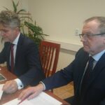 25.11.2019. Kielce. Zebranie kapituły konkursu „Świętokrzyscy Burzyciele Barier im. Anny Sowy”. Na zdjęciu (od lewej): senator Krzysztof Słoń - przewodniczący komisji konkursowej, „Świętokrzyscy Burzyciele Barier” i Andrzej Michalski, dyrektor świętokrzyskiego oddziału Państwowego Funduszu Rehabilitacji Osób Niepełnosprawnych / Iwona Murawska / Radio Kielce