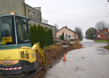 8.11.2019 Senisławice. Prace polegające na doprowadzeniu gazu sieciowego do sołectwa Senisławice / UMiG Opatowiec