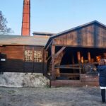 30.11.2019 Maleniec. Wprowadzenie w ruch wielkiego drewnianego koła wodnego / Magdalena Galas-Klusek / Radio Kielce