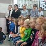 06.11.2019 Mstyczów. Wizyta Miłki Raulin. Na zdjęciu (po lewej): Miłka Raulin / Ewa Pociejowska-Gawęda / Radio Kielce