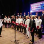 23.11.2019 Jędrzejów. VIII Jędrzejowskie Spotkania Chóralne.  Na zdjęciu Jędrzejowski Chór Miejski i Magdalena  Wilczyńska / Ewa Pociejowska-Gawęda / Radio Kielce