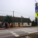 14.11.2019. Zagnańsk. Aktywna sygnalizacja na przejściu dla pieszych / Wiktor Dziarmaga / Radio Kielce