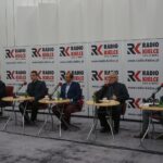 24.11.2019 Kielce. Studio Polityczne. Na zdjęciu (od lewej): Krzysztof Lipiec – poseł PiS, Dawid Kurowski – Konfederacja, Michał Braun – radny Rady Miasta Kielce, Czesław Siekierski – poseł PSL, Artur Pejas – SLD / Aneta Cielibała-Gil / Radio Kielce