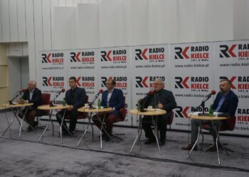 24.11.2019 Kielce. Studio Polityczne. Na zdjęciu (od lewej): Krzysztof Lipiec – poseł PiS, Dawid Kurowski – Konfederacja, Michał Braun – radny Rady Miasta Kielce, Czesław Siekierski – poseł PSL, Artur Pejas – SLD / Aneta Cielibała-Gil / Radio Kielce