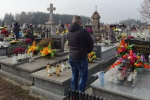 01.11.2019. Jędrzejów. Cmentarz Klasztorny / Ewa Pociejowska-Gawęda / Radio Kielce