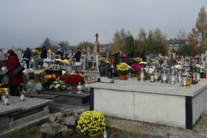 01.11.2019. Jędrzejów. Cmentarz Klasztorny / Ewa Pociejowska-Gawęda / Radio Kielce