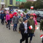 08.11.2019. Wodzisław. Wspólne śpiewanie hymnu narodowego / Ewa Pociejowska-Gawęda / Radio Kielce