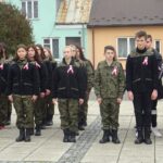 08.11.2019. Wodzisław. Wspólne śpiewanie hymnu narodowego / Ewa Pociejowska-Gawęda / Radio Kielce