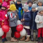 08.11.2019. Wodzisław. Wspólne śpiewanie hymnu narodowego / Ewa Pociejowska-Gawęda / Radio Kielce