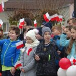 08.11.2019. Wodzisław. Wspólne śpiewanie hymnu narodowego / Ewa Pociejowska-Gawęda / Radio Kielce