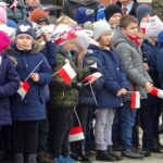 08.11.2019. Wodzisław. Wspólne śpiewanie hymnu narodowego / Ewa Pociejowska-Gawęda / Radio Kielce