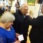 25.11.2019. Jędrzejów. Złote Gody. Na zdjęciu (od lewej): Teresa Basiów, Jan Basiów i Marcin Piszczek - burmistrz Jędrzejowa / Ewa Pociejowska-Gawęda / Radio Kielce