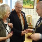 25.11.2019. Jędrzejów. Złote Gody. Na zdjęciu (od lewej): Janina Comber, Władysław Comber i Marcin Piszczek - burmistrz Jędrzejowa / Ewa Pociejowska-Gawęda / Radio Kielce